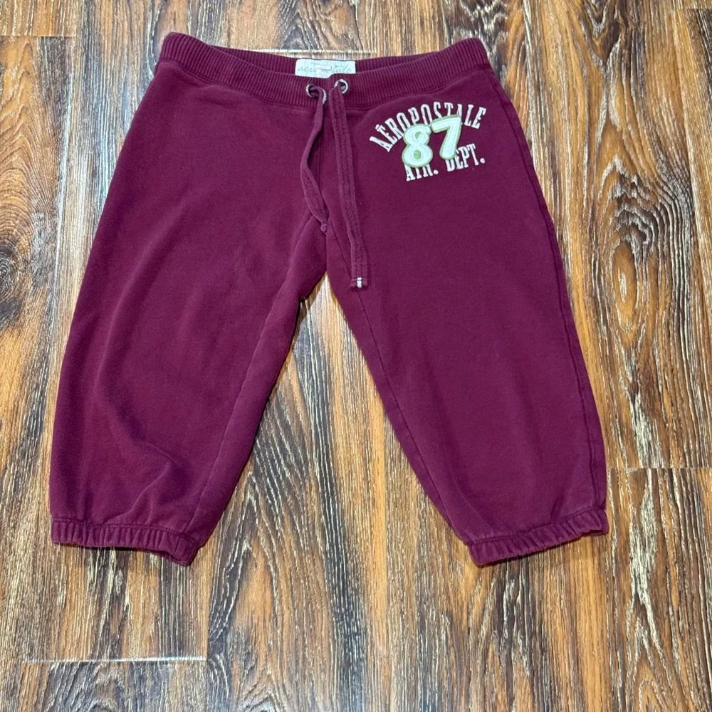 Y2K Aeropostale Womens XS Burgundy Cropped Sweatpants Back Logo Joggers Maroon